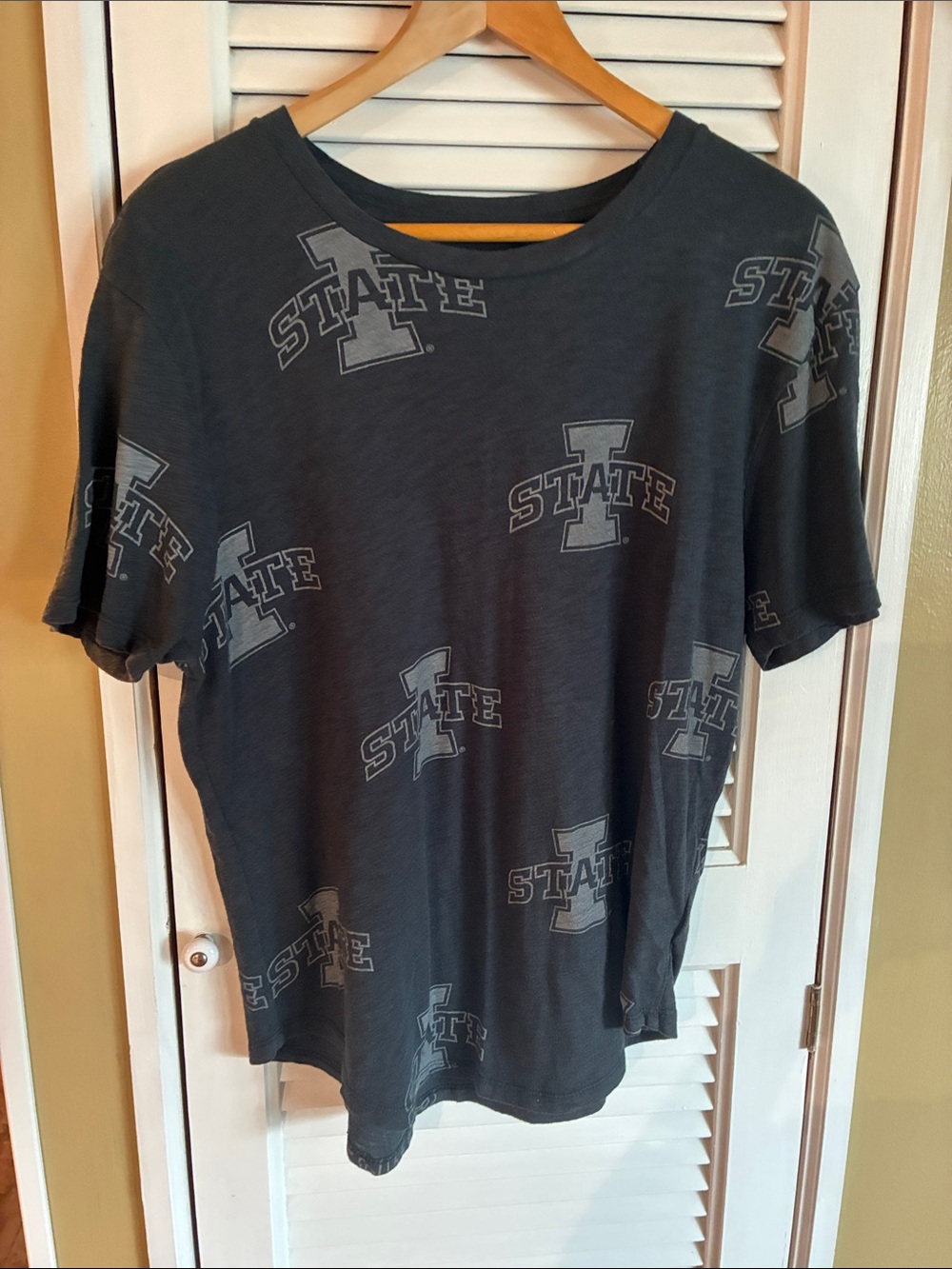 Women's Short-Sleeve Logo Tee in Charcoal